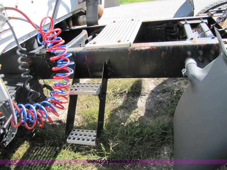 image for item 5150 1997 Volvo WIA semi truck