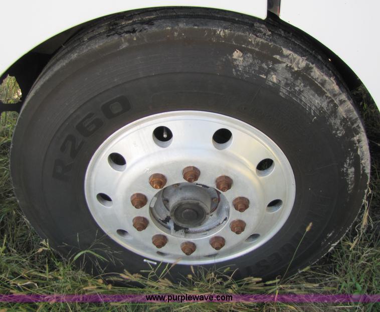 image for item 5150 1997 Volvo WIA semi truck