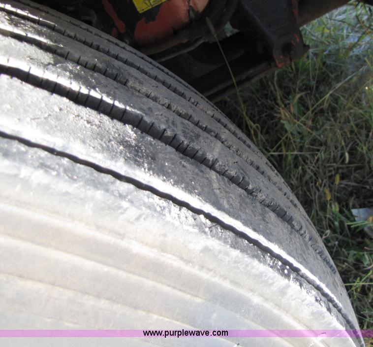 image for item 5150 1997 Volvo WIA semi truck