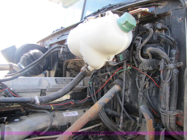 image for item 5150 1997 Volvo WIA semi truck