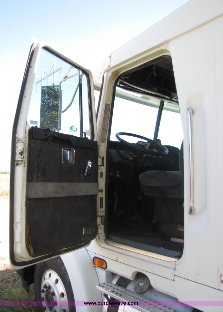 image for item 5150 1997 Volvo WIA semi truck