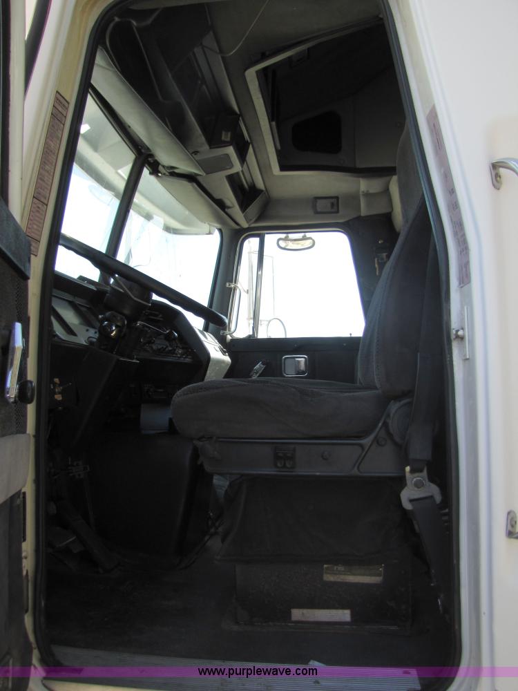 image for item 5150 1997 Volvo WIA semi truck