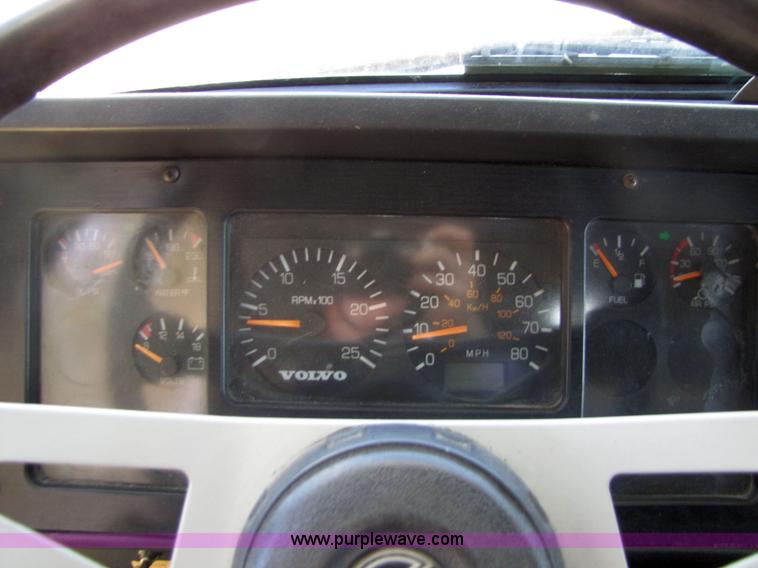 image for item 5150 1997 Volvo WIA semi truck