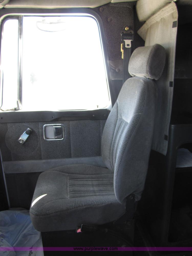 image for item 5150 1997 Volvo WIA semi truck