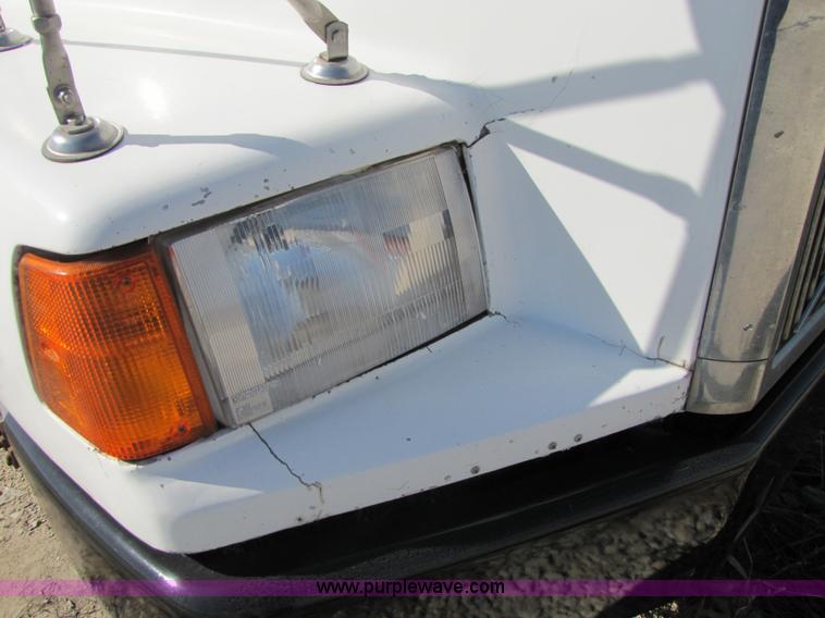 image for item 5150 1997 Volvo WIA semi truck