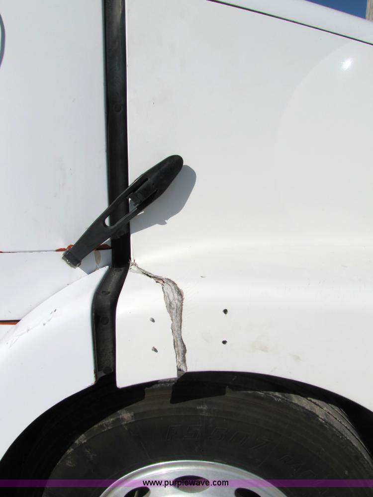 image for item 5150 1997 Volvo WIA semi truck