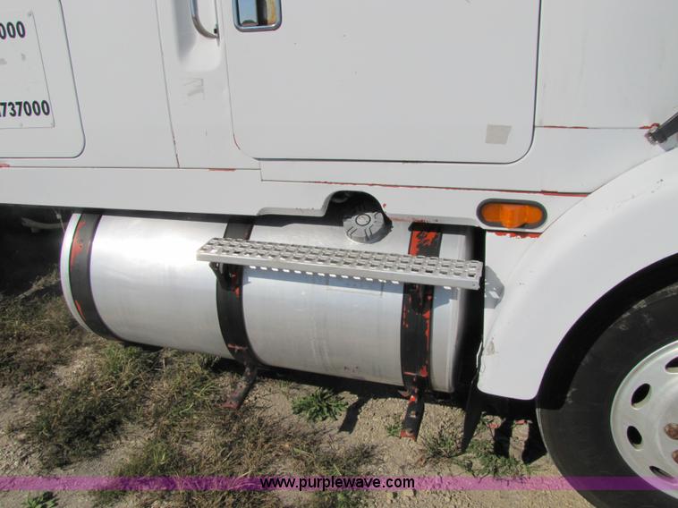 image for item 5150 1997 Volvo WIA semi truck