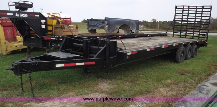 image for item 5869 1977 Hale 27.5' triple axle trailer