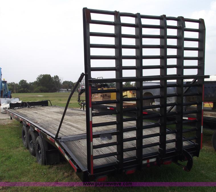 image for item 5869 1977 Hale 27.5' triple axle trailer