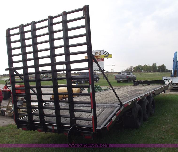 image for item 5869 1977 Hale 27.5' triple axle trailer
