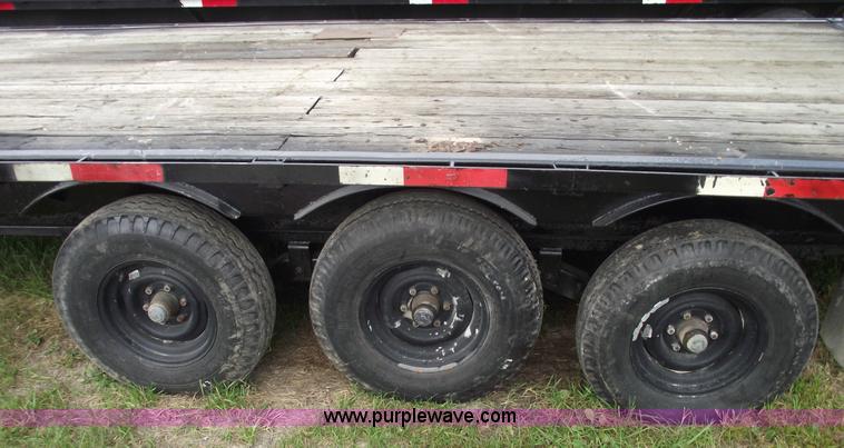 image for item 5869 1977 Hale 27.5' triple axle trailer
