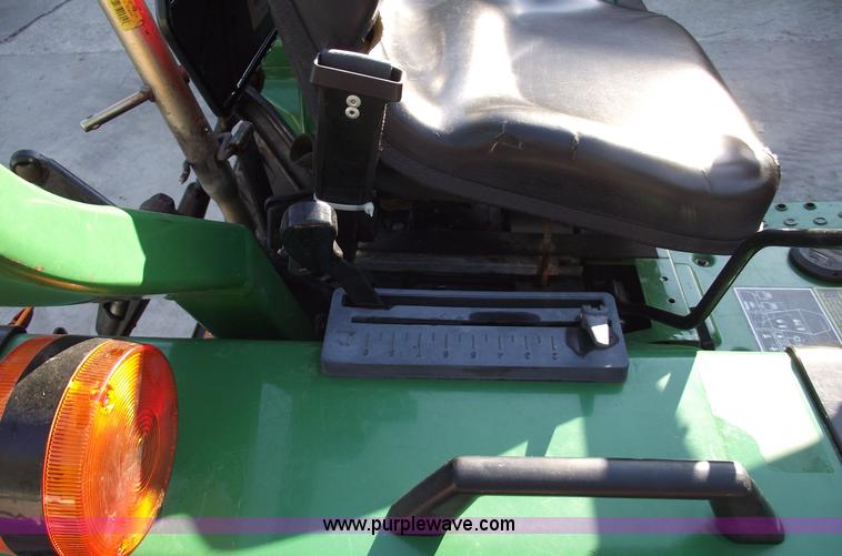 image for item 5871 1995 John Deere 955 tractor