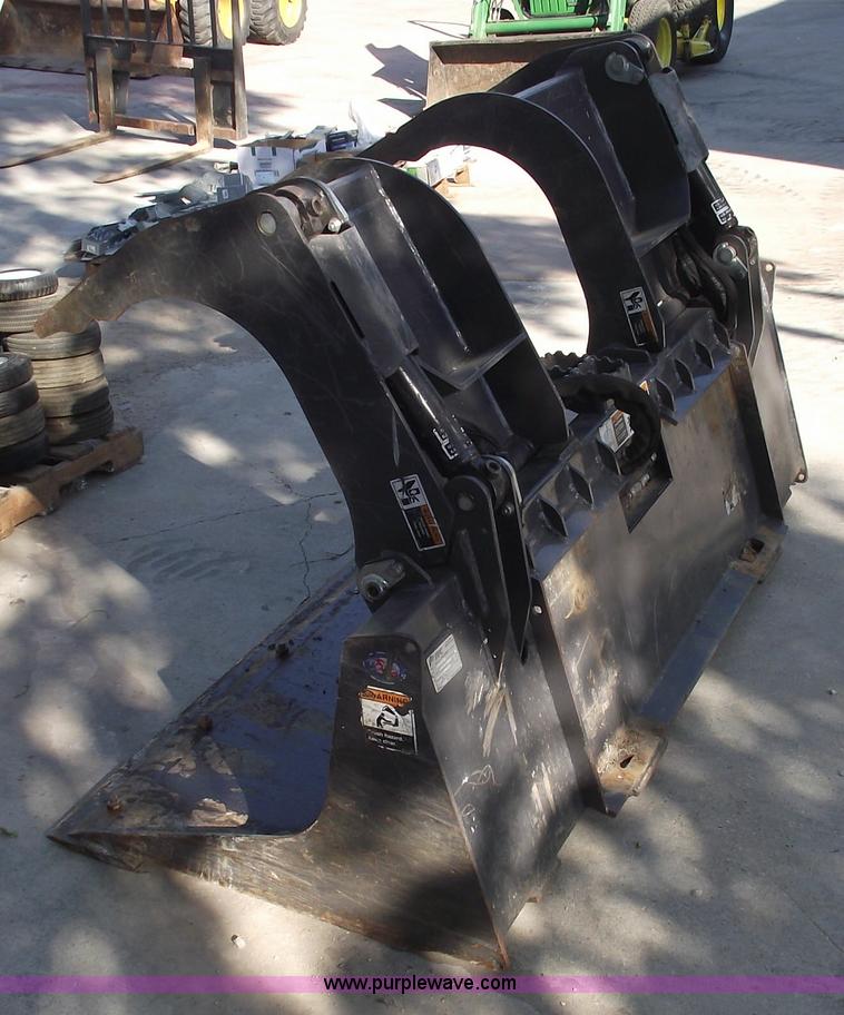 image for item 5877 2008 FFC 72" grapple bucket