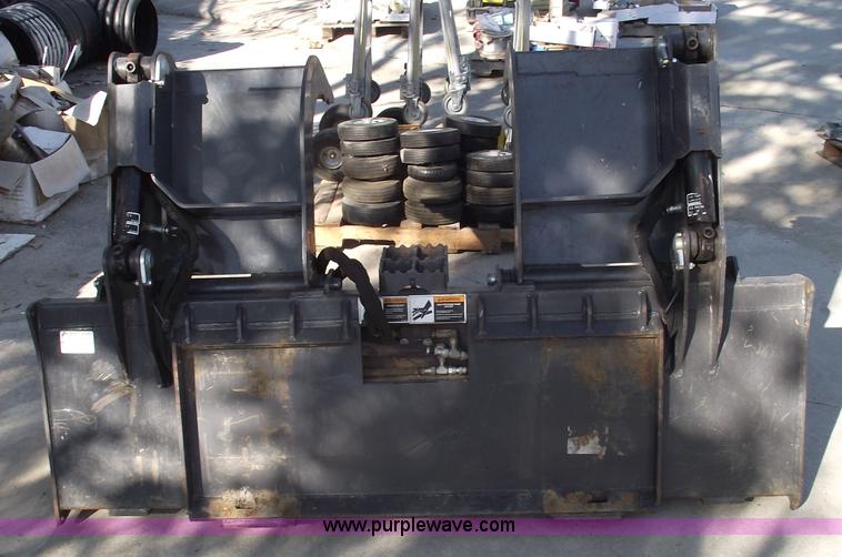 image for item 5877 2008 FFC 72" grapple bucket