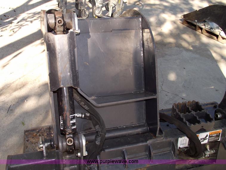 image for item 5877 2008 FFC 72" grapple bucket