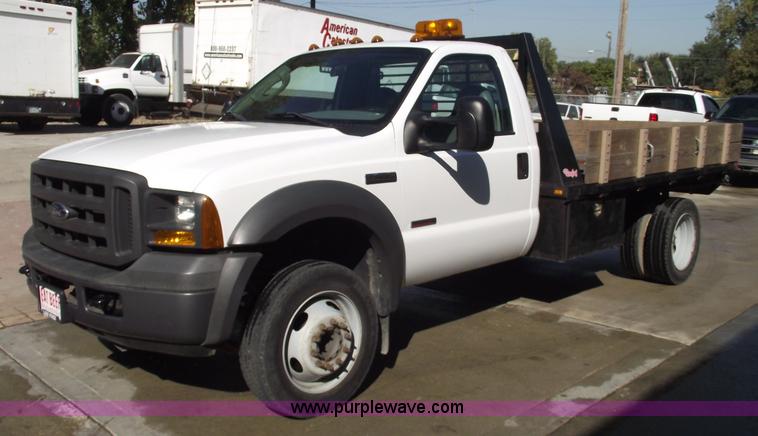 image for item 5917 2005 Ford F450 Super Duty flatbed truck