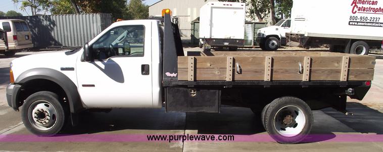 image for item 5917 2005 Ford F450 Super Duty flatbed truck