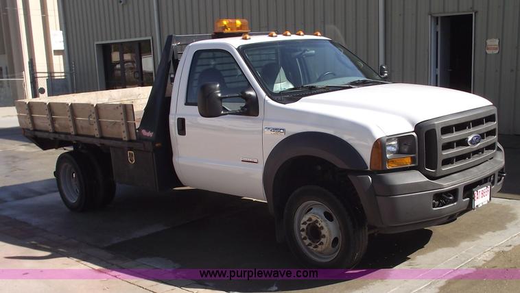 image for item 5917 2005 Ford F450 Super Duty flatbed truck