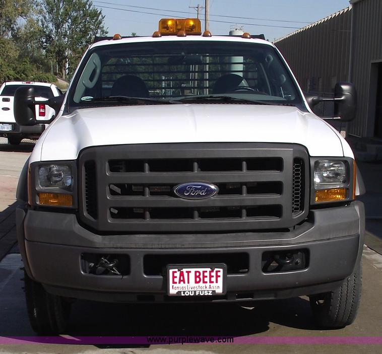 image for item 5917 2005 Ford F450 Super Duty flatbed truck
