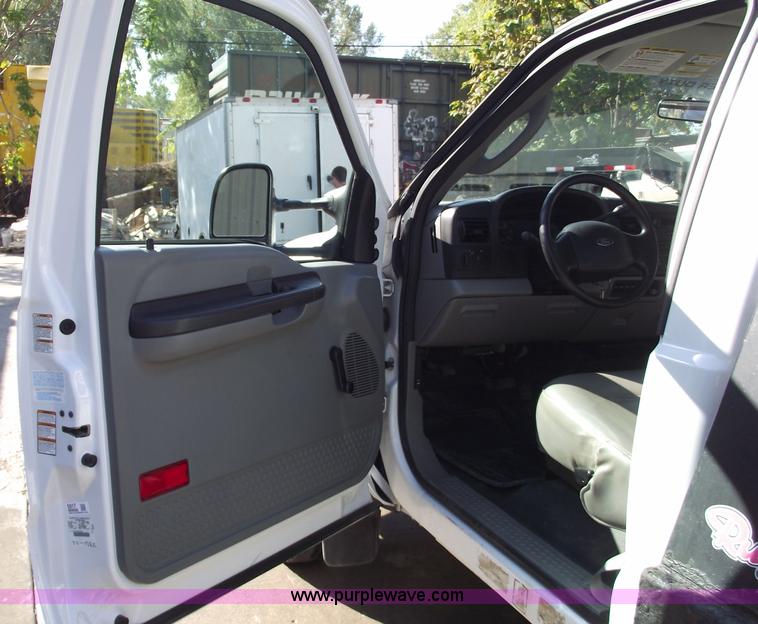 image for item 5917 2005 Ford F450 Super Duty flatbed truck