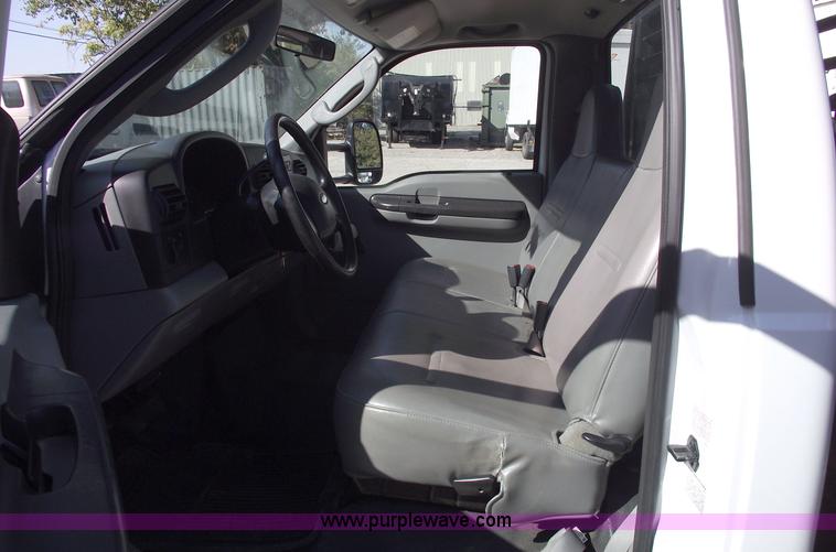 image for item 5917 2005 Ford F450 Super Duty flatbed truck