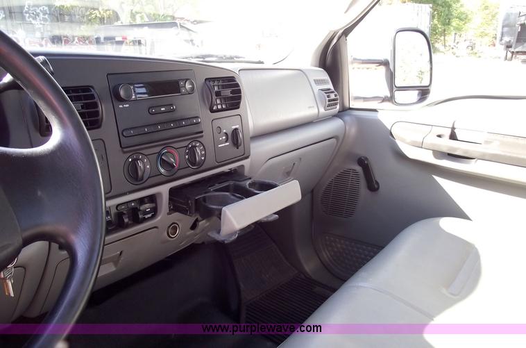 image for item 5917 2005 Ford F450 Super Duty flatbed truck