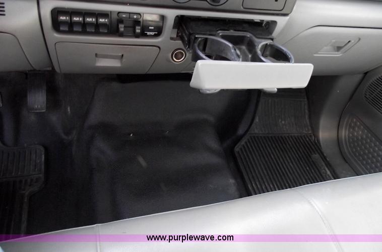 image for item 5917 2005 Ford F450 Super Duty flatbed truck