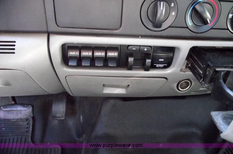 image for item 5917 2005 Ford F450 Super Duty flatbed truck