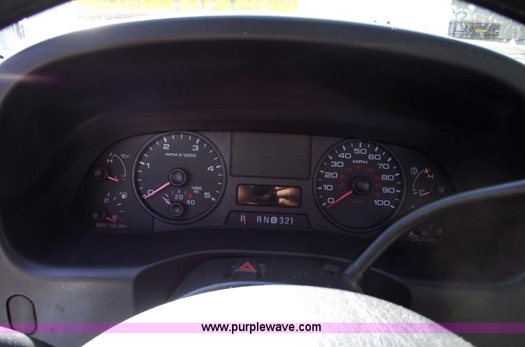 image for item 5917 2005 Ford F450 Super Duty flatbed truck