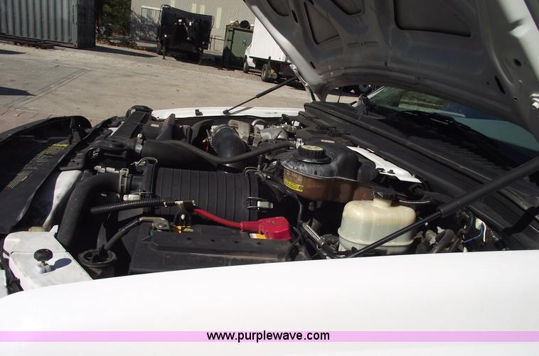 image for item 5917 2005 Ford F450 Super Duty flatbed truck