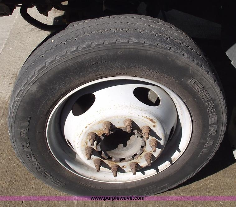 image for item 5917 2005 Ford F450 Super Duty flatbed truck