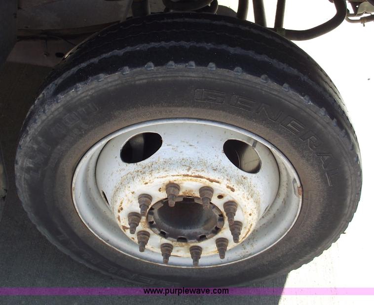 image for item 5917 2005 Ford F450 Super Duty flatbed truck