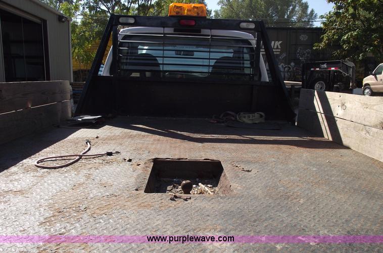 image for item 5917 2005 Ford F450 Super Duty flatbed truck