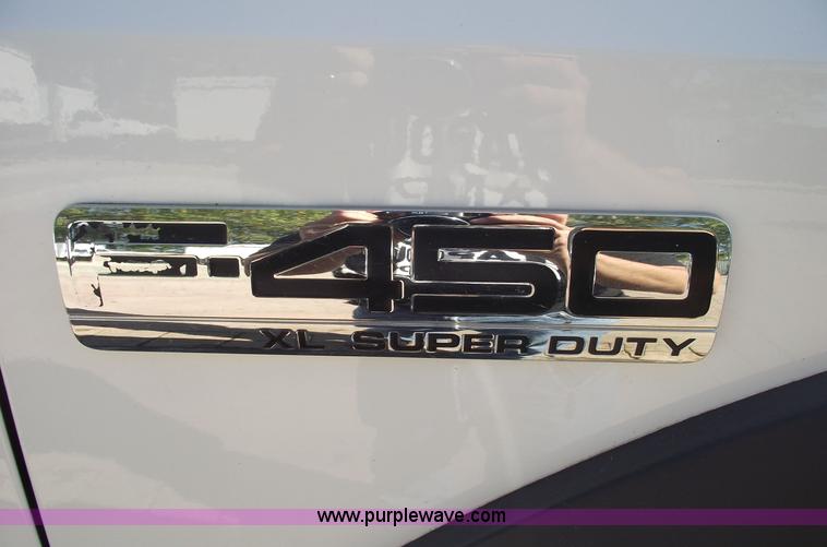 image for item 5917 2005 Ford F450 Super Duty flatbed truck