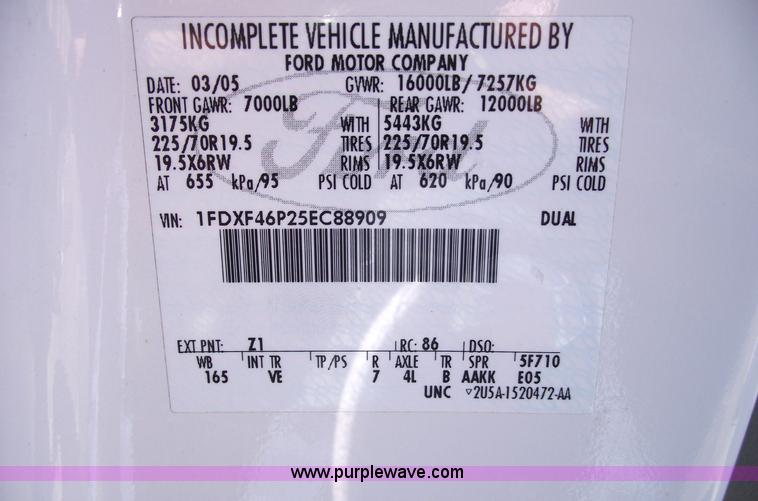 image for item 5917 2005 Ford F450 Super Duty flatbed truck