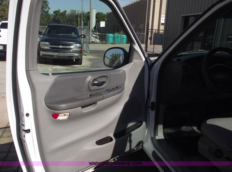 image for item 5918 1999 Ford F150 XLT pickup truck