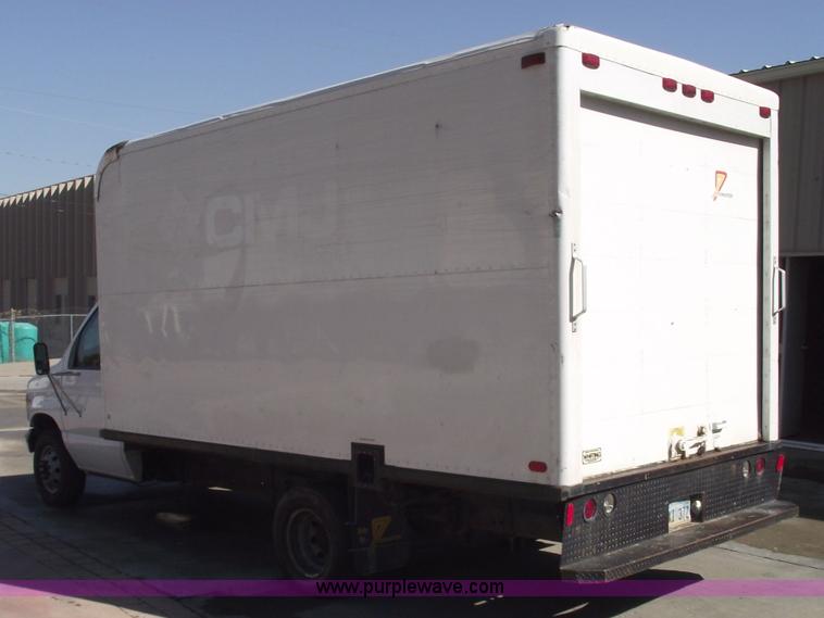 image for item 5919 2000 Ford E350 Super Duty box van