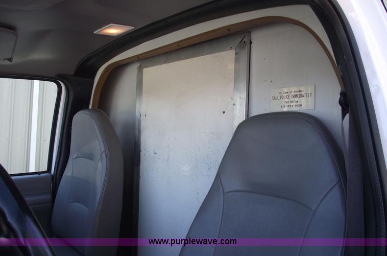 image for item 5919 2000 Ford E350 Super Duty box van
