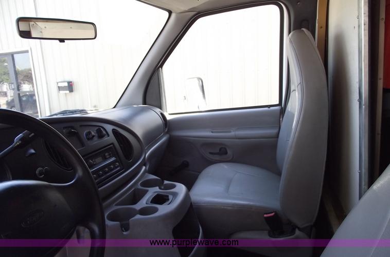 image for item 5919 2000 Ford E350 Super Duty box van