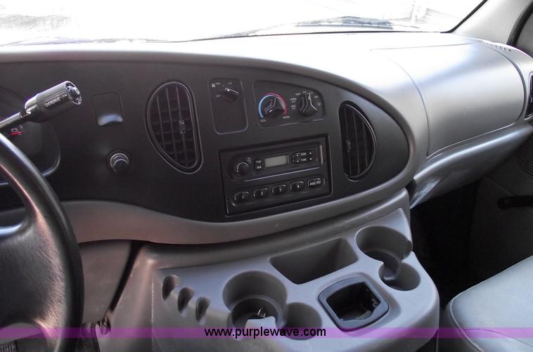 image for item 5919 2000 Ford E350 Super Duty box van