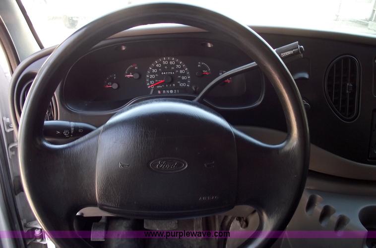 image for item 5919 2000 Ford E350 Super Duty box van