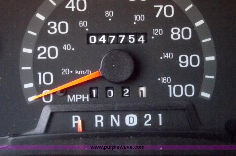 image for item 5919 2000 Ford E350 Super Duty box van