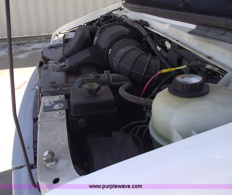 image for item 5919 2000 Ford E350 Super Duty box van