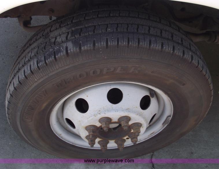 image for item 5919 2000 Ford E350 Super Duty box van