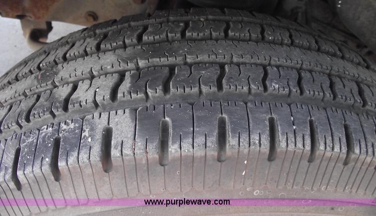 image for item 5919 2000 Ford E350 Super Duty box van