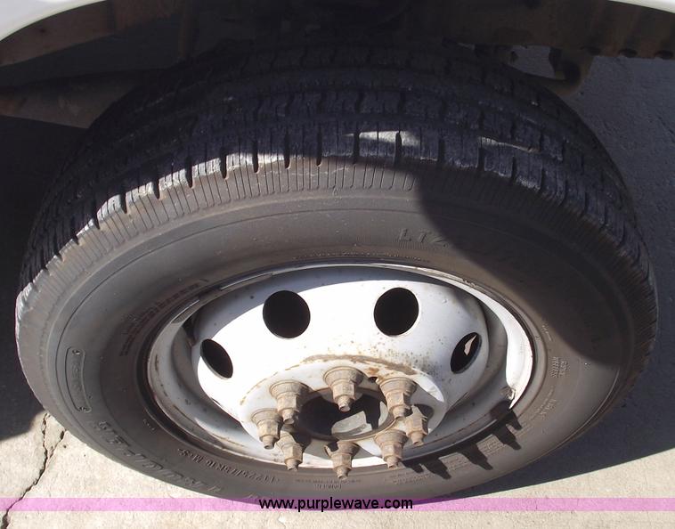 image for item 5919 2000 Ford E350 Super Duty box van