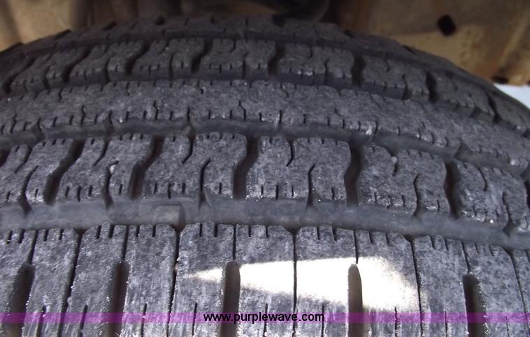 image for item 5919 2000 Ford E350 Super Duty box van