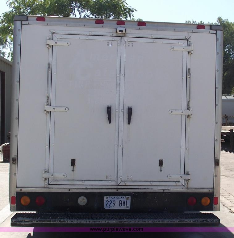 image for item 5922 2003 Chevrolet Express G30 box van truck