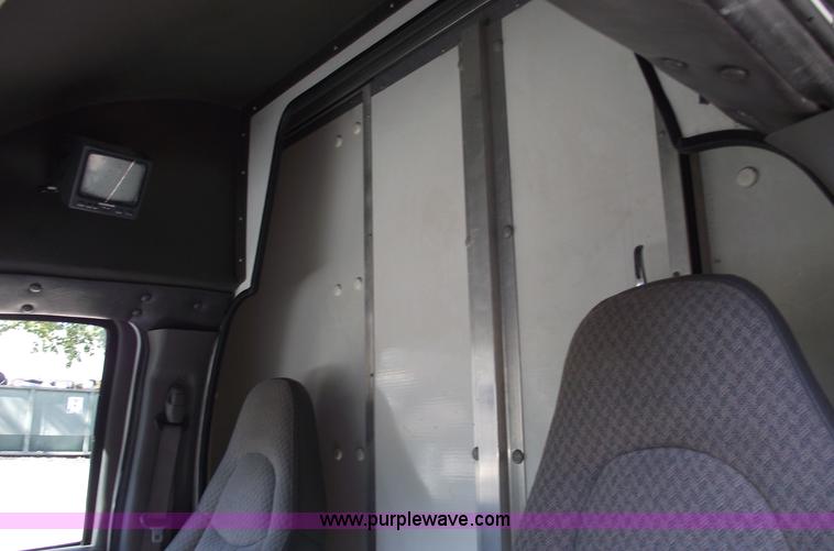 image for item 5922 2003 Chevrolet Express G30 box van truck