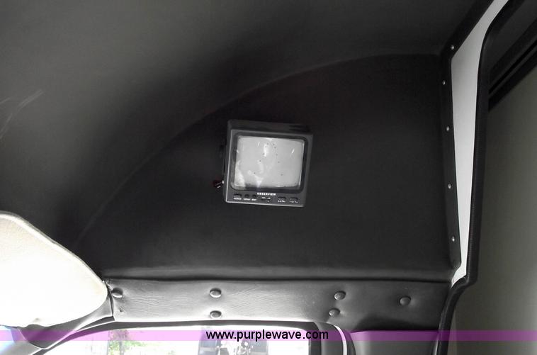 image for item 5922 2003 Chevrolet Express G30 box van truck